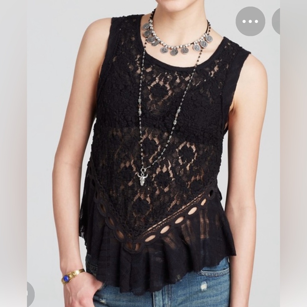 Free People Dark Bloom Lace and Ruffle Top NWT XS♥️